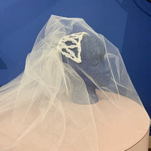 Load image into Gallery viewer, 70's - wide lattice Juliette cap & veil