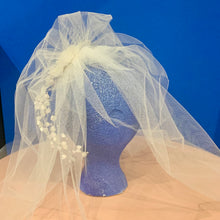 Load image into Gallery viewer, 90's - fancy floral comb