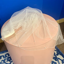 Load image into Gallery viewer, 90's - simple swarovski veil